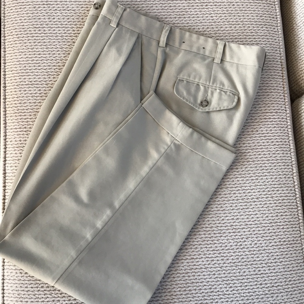 Like new Men’s slacks, 34/30, tan